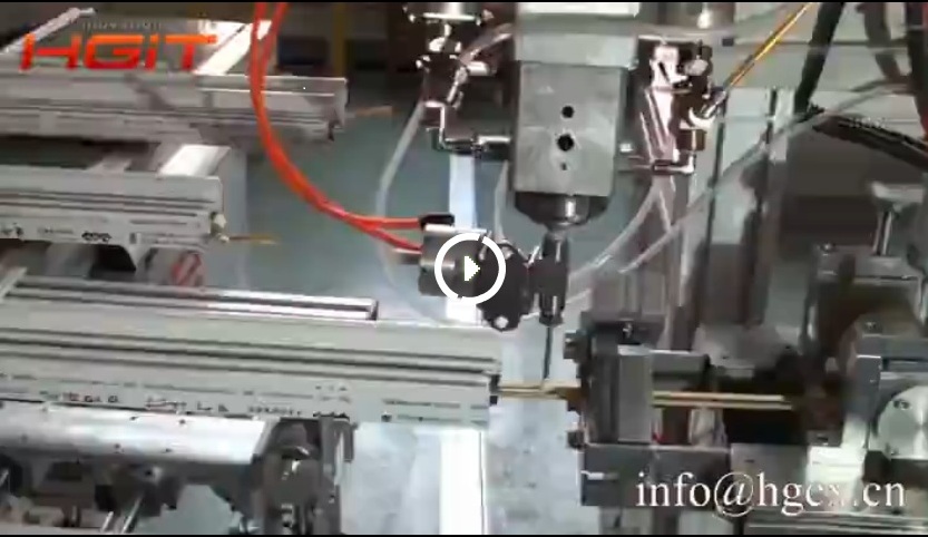 穿條鋁型材填充發(fā)泡機